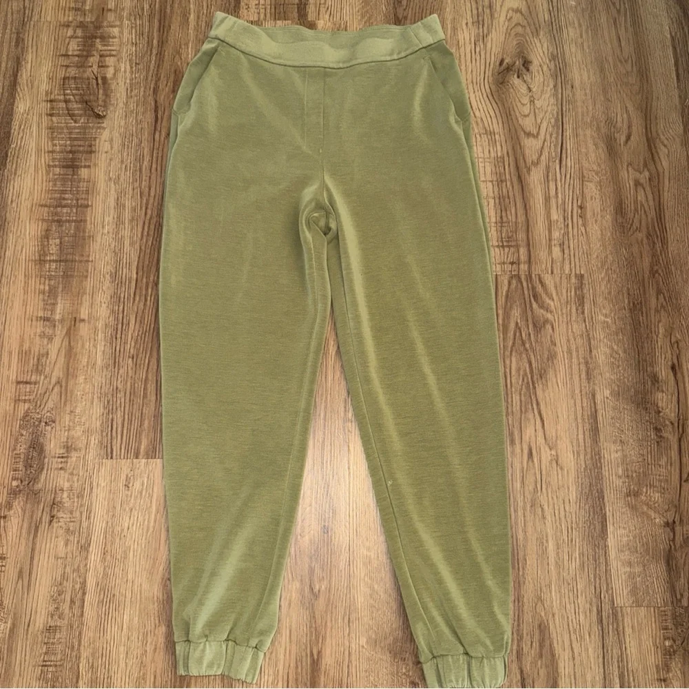 Lululemon Softstreme Relaxed HR Pant Size 10 BRZG Bronze Green Jogger